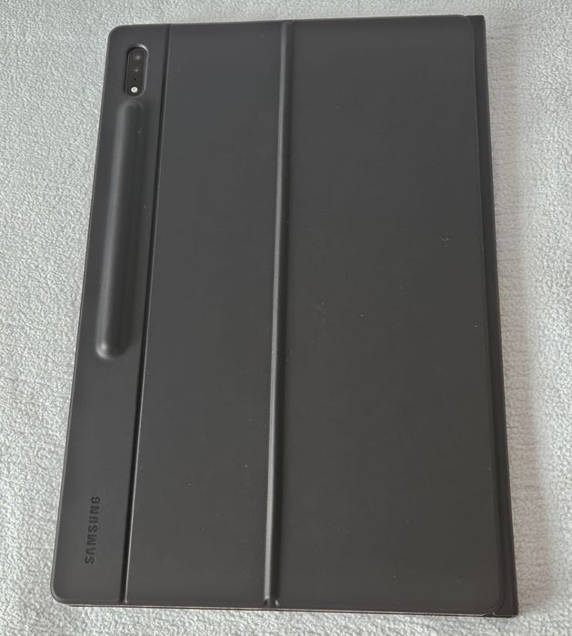 Samsung Galaxy Tab S8 Ultra com capa teclado e pen