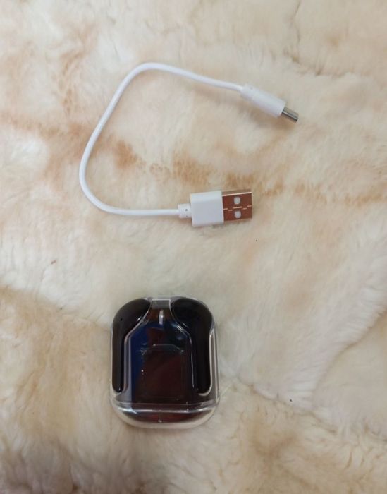 Наушники беспроводные блютуз.