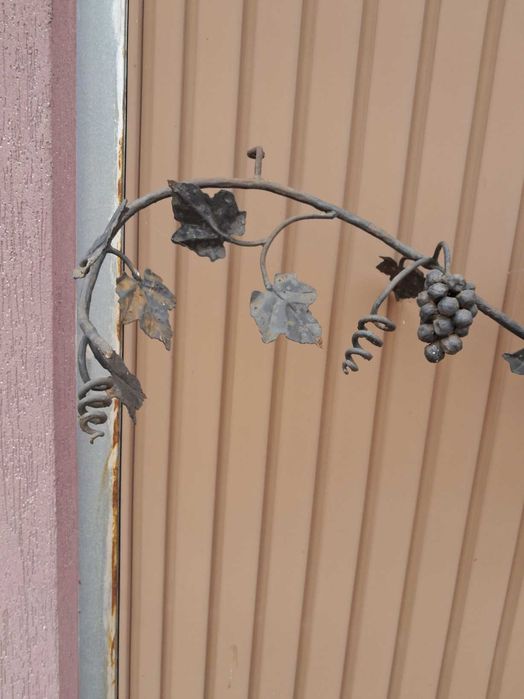 Metaloplastyka. Kuta metalowa winorośl