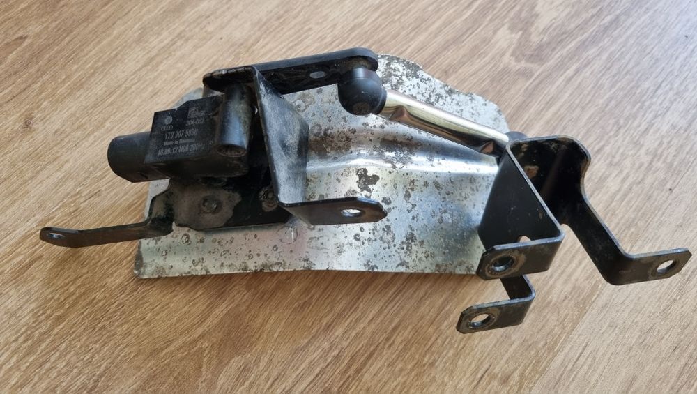 Оригинальный  датчик дорожнего просвета,датчик высоти на Passat b7