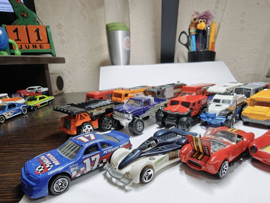Машинки модели hot wheels matchbox