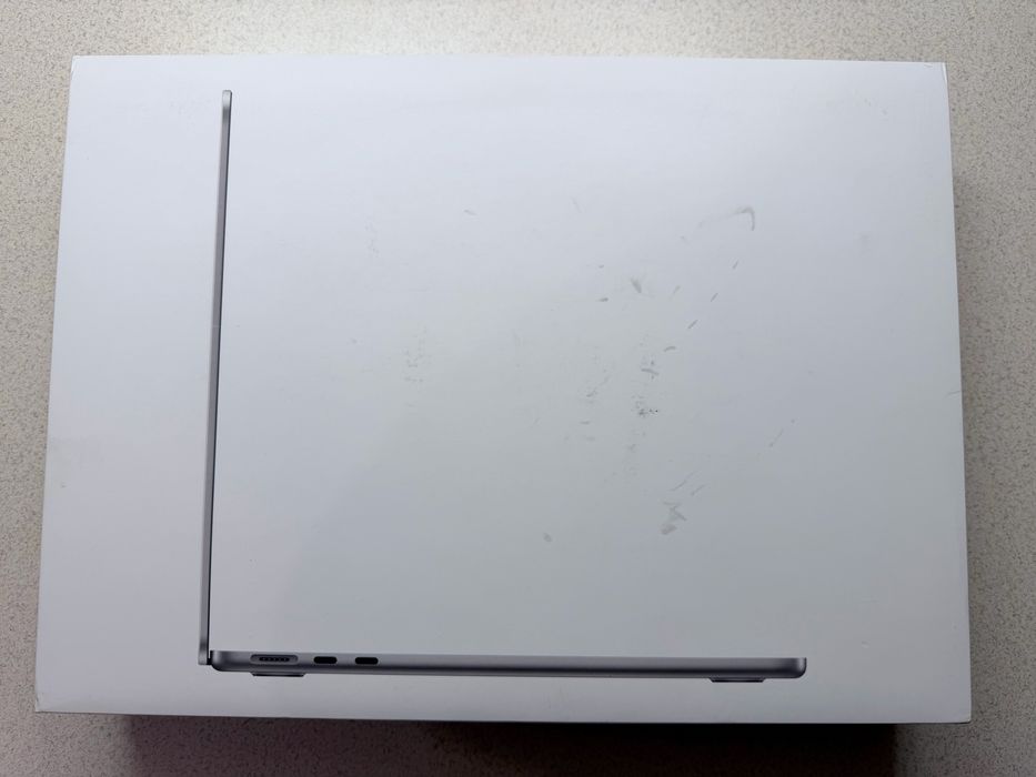 Продам  MacBook Air 13,6" M3