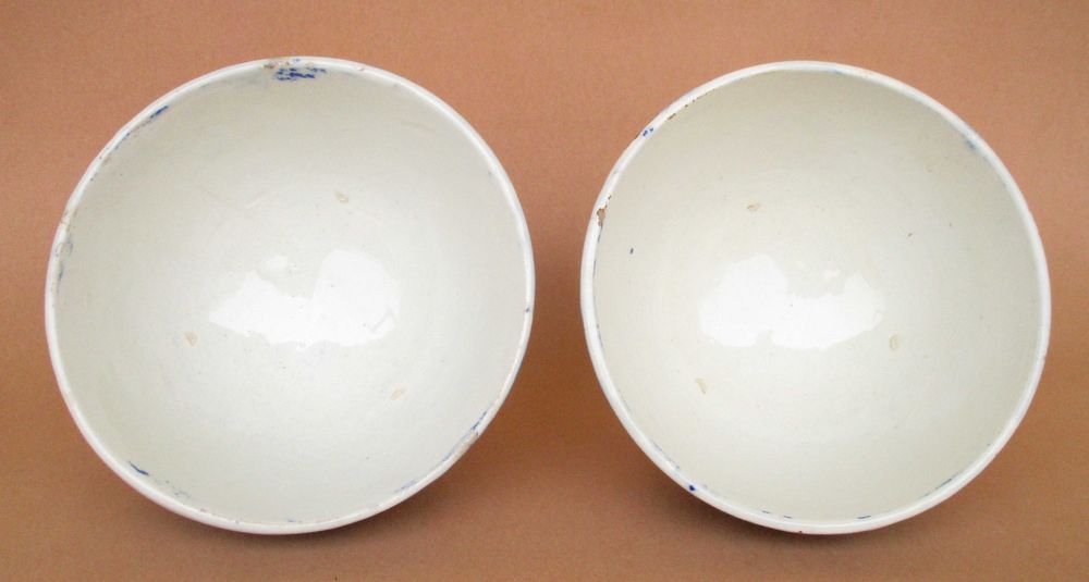 Antigo par de malgas em faiança portuguesa