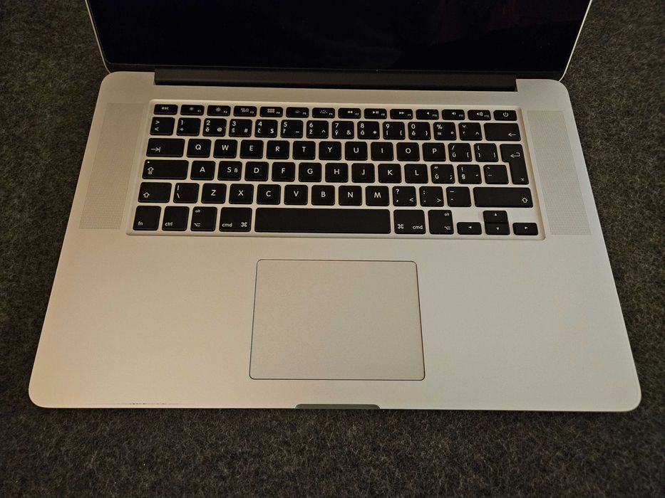 Macbook Pro 15 2015 a1398 i7/16GB RAM/512GB SSD