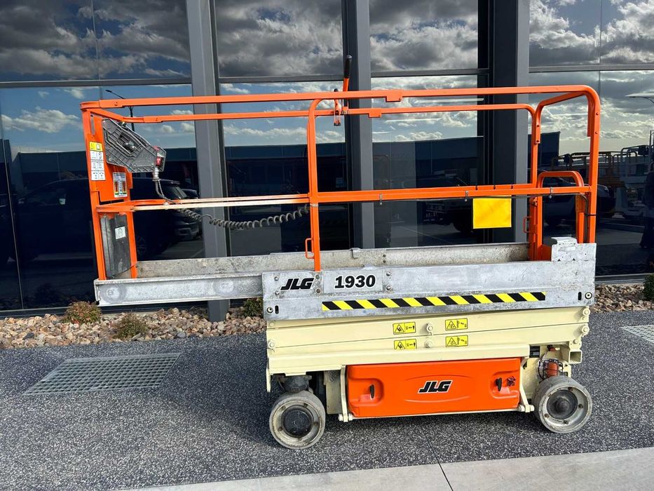 Plataforma de tesoura, marca JLG, altura de trabalho 7.7m, usada, kit baterias novas