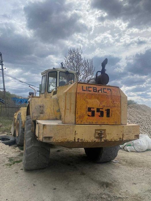 Продам фронтальний навантажувач Liebherr L551