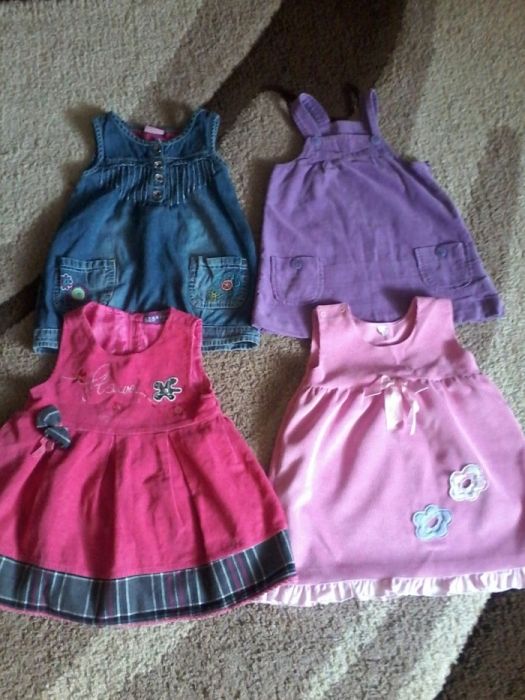Cztery sukienki dla dziewczynki rozm. 18-24 miesięcy