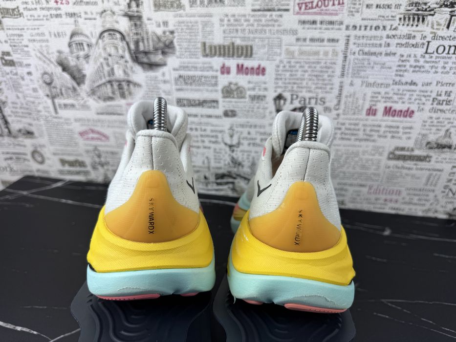 Оригінал Розмір 38 Кросівки Hoka One One Skyward X Взуття