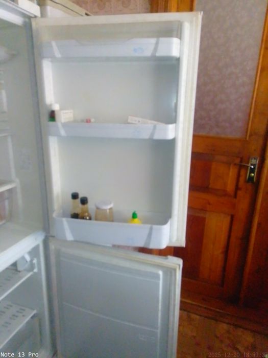 Терміново продам двокамерний холодильник Indesit