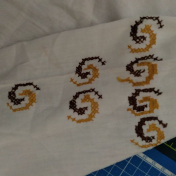 Продам дитячу вишиванку ручної роботи