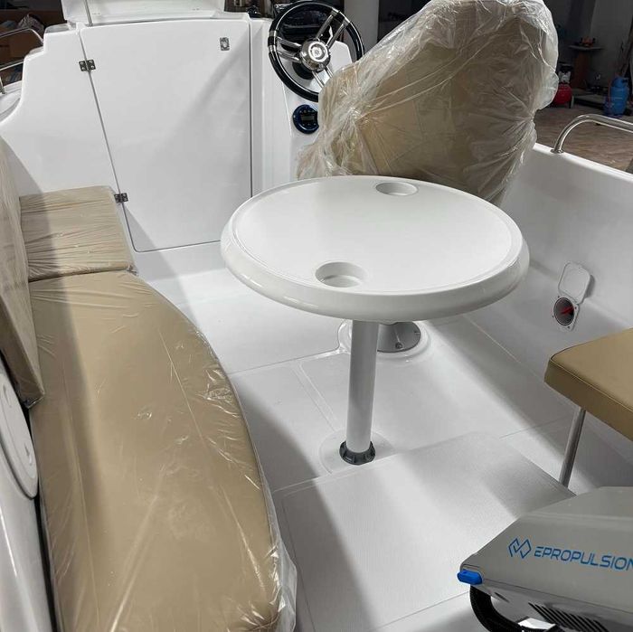 Gotowy biznes: produkcja łodzi DELFIN 435 – formy, kontakty know how