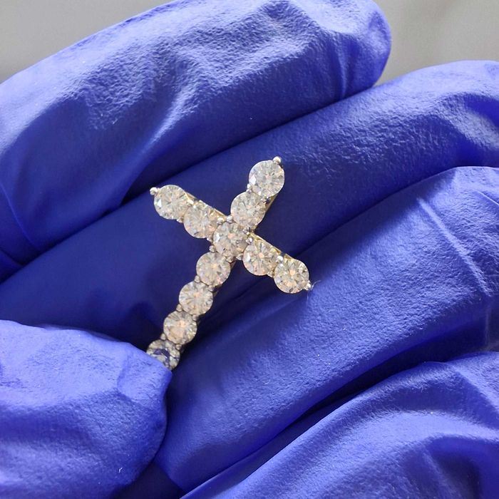 Золотий хрестик з діамантами 1,14 ct