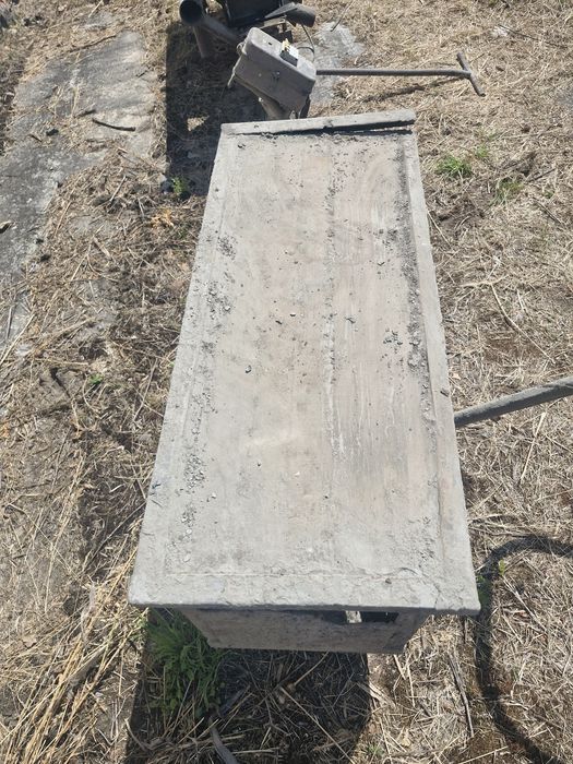 Вібростіл та форми для блоків