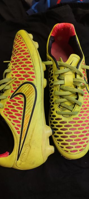 Продам футбольні бутси Nike