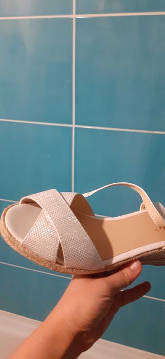 Buty sandały r. 38 białe srebrne