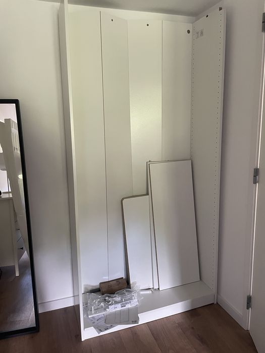 Estrutura de Roupeiro Branco Ikea