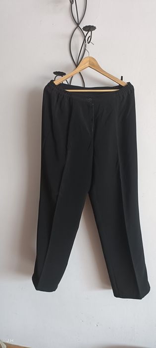 Spodnie czarne damskie, typu na kant.