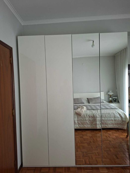 Armários praticamente novo, pouco uso.