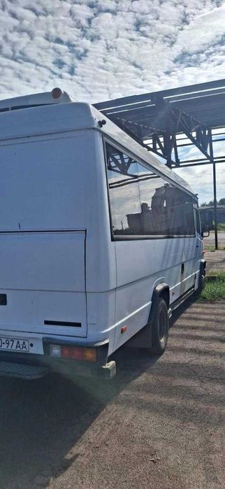 Автобус "Мерседес Бенц" Vario 614D