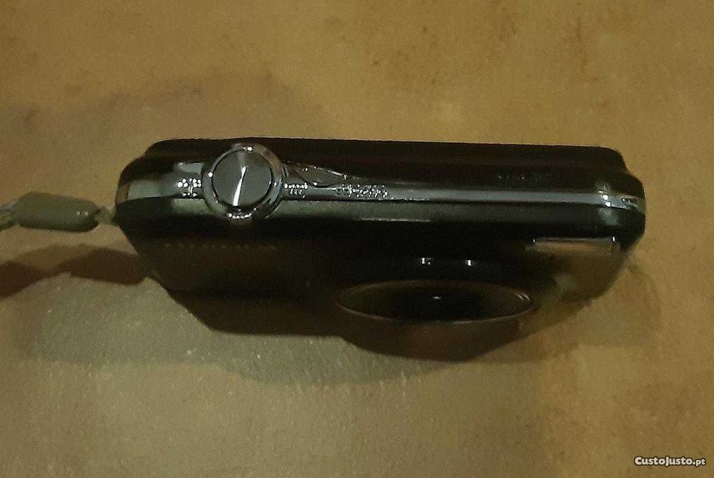 Câmara fotográfica marca FUJIFILM como nova de 14 MEGAS Pixels