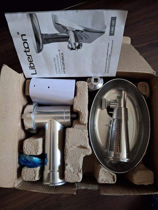 Продам  электромясорубку+соковыжималку(томаты)liberton lmg18t.