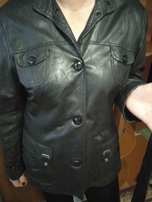 Продам женскую кожаную куртку