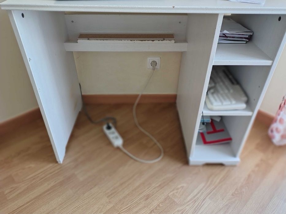 Secretária do IKEA