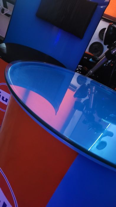 Beczki ,fotele,stół