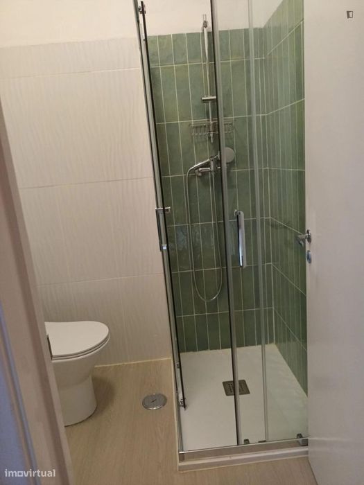 Quarto - localizado em Campo Grande Lisbon