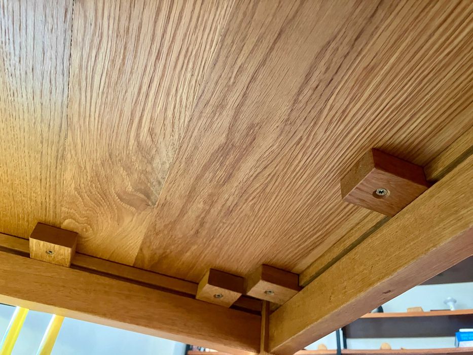 Mesa de madeira maciça