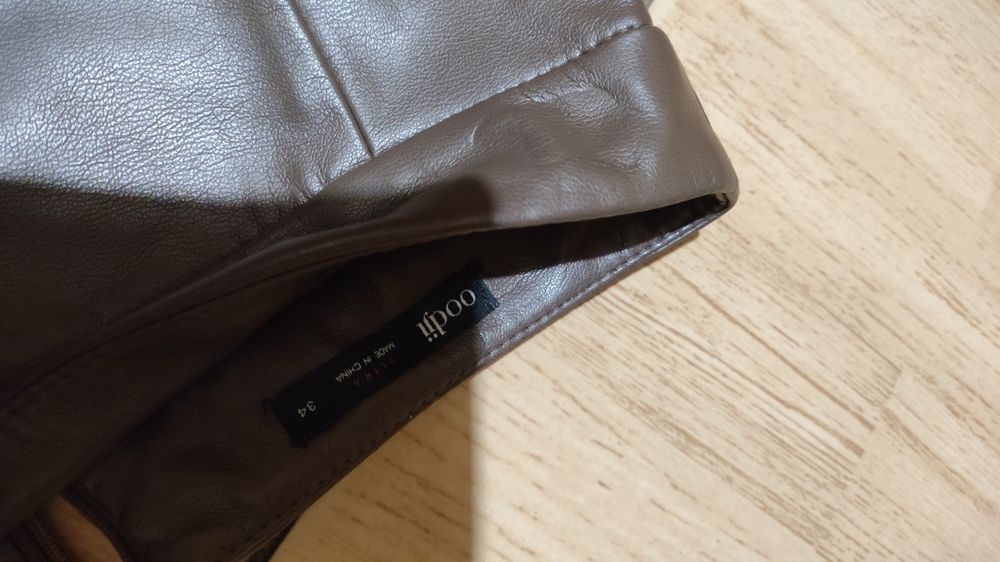 Жіноча юбка з еко шкіри