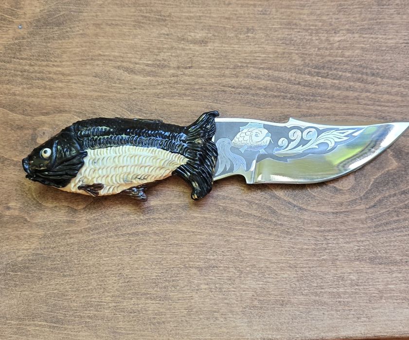 Нож туристический