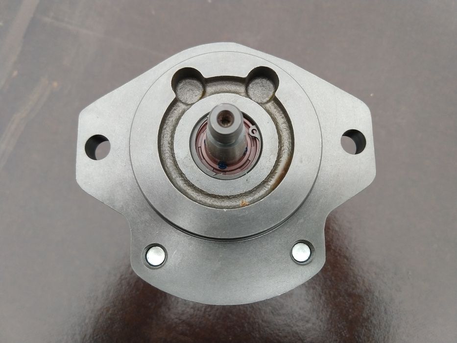 Pompa hydrauliczna Rexroth do ciągników Renault  lewa