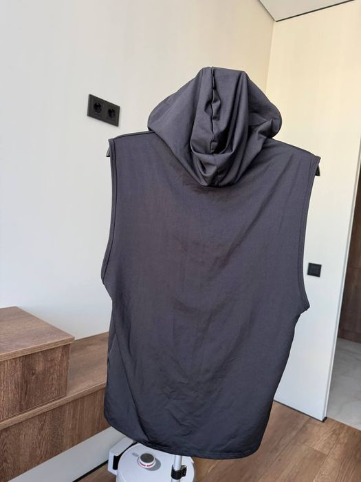Кофта без рукавів з капішоном MAN