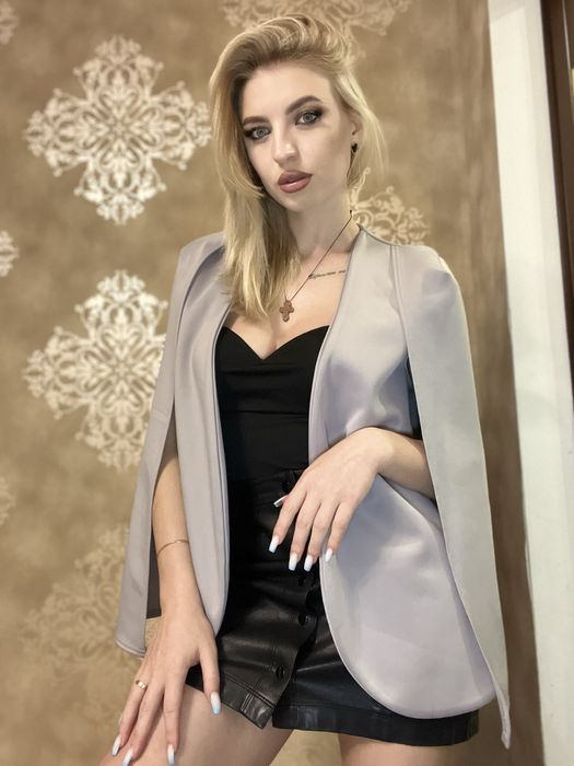 Продам піджак ніжно сірого кольру