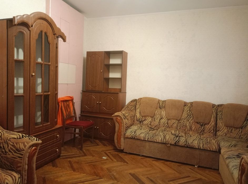 Здам в центрі Жмеринки велику 2 кімнатну квартиру 82м/ +закритий двір
