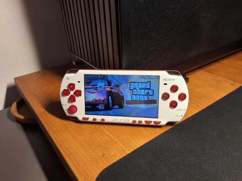 PSP Slim (2000) Branca e Vermelha