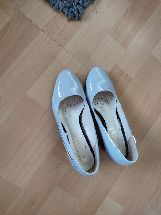 Buty damskie na obcasie