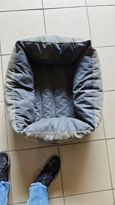 Cama para cão em pele