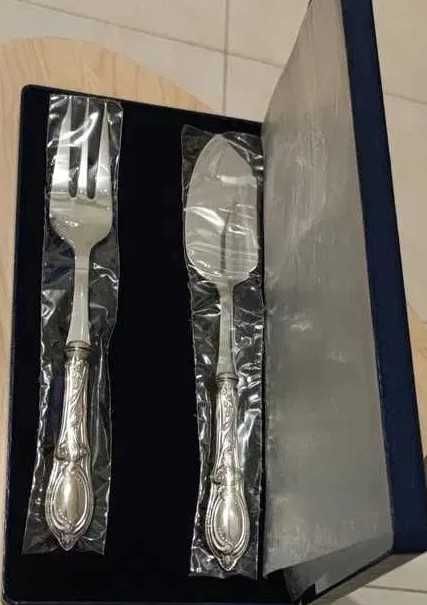 Prenda especial em PRATA (Conjunto espátula/pá + garfo para bolo)