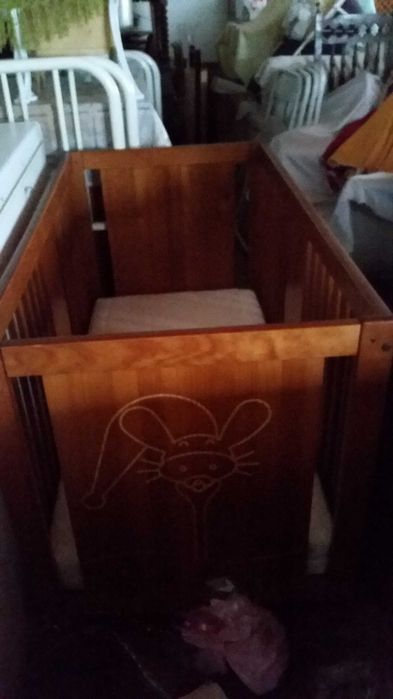 Berço bebé Bebécar com móvel de apoio