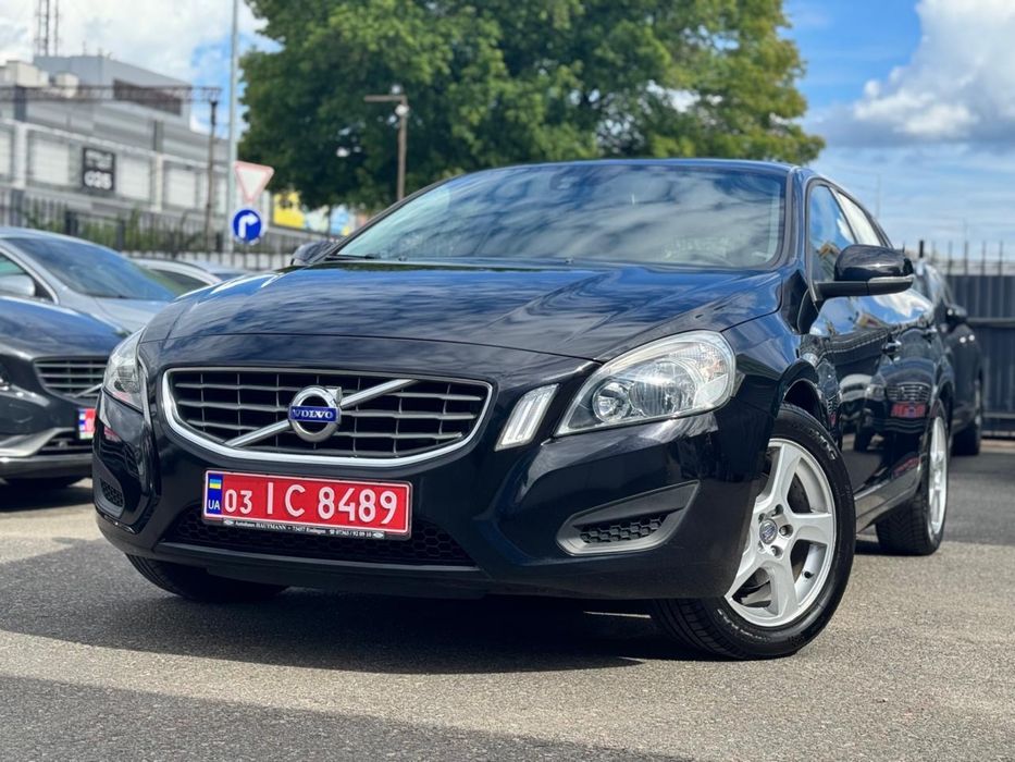 Volvo V60 бензин 1,6 T3, 150к.с.  2012 рік повністю  ОБСЛУЖЕНИЙ