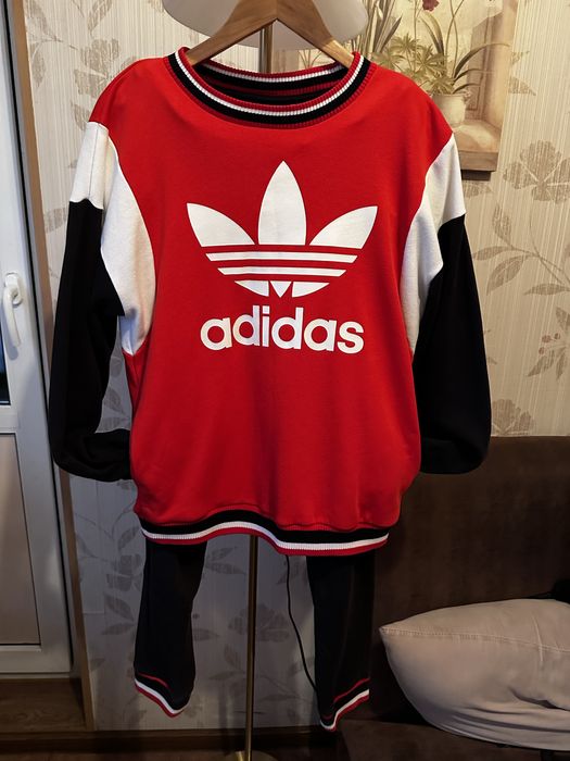Жіночій спортивний костюм adidas розмір с