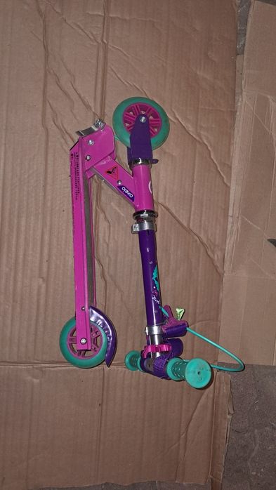 Hulajnoga dla dziewczynki.