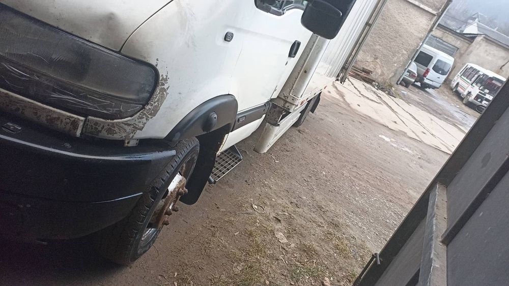 Автомобіль Рено маскот