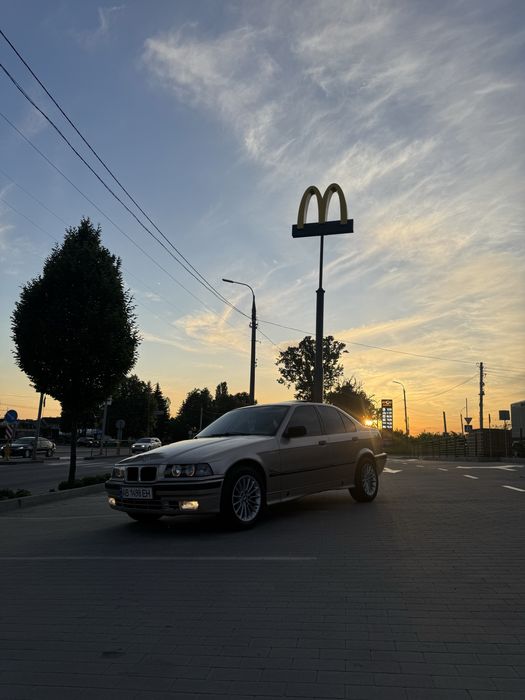 Bmw e36 320i.