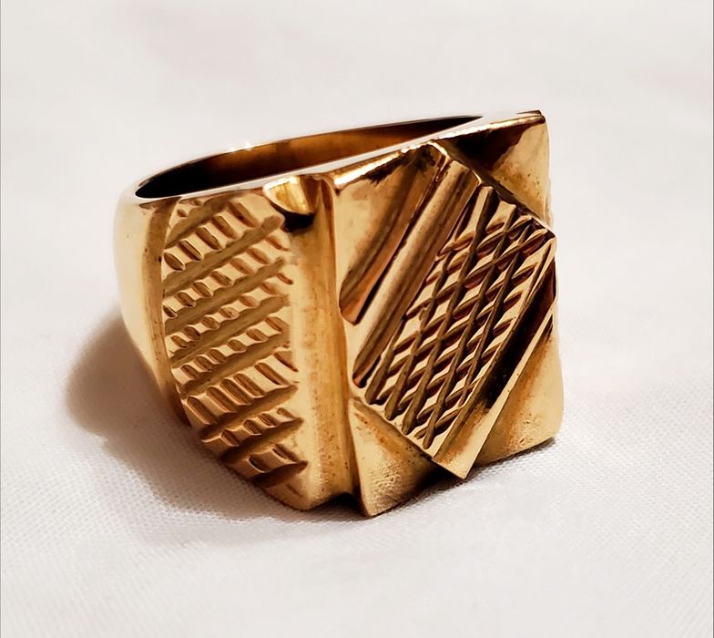 Перстень,кольцо золотого цвета с пробой цвета 585 золота периода ссср