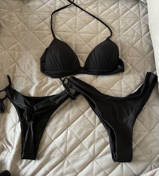 Чорний купальник