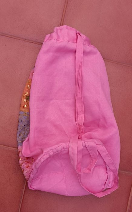 Mochila com lantejoulas