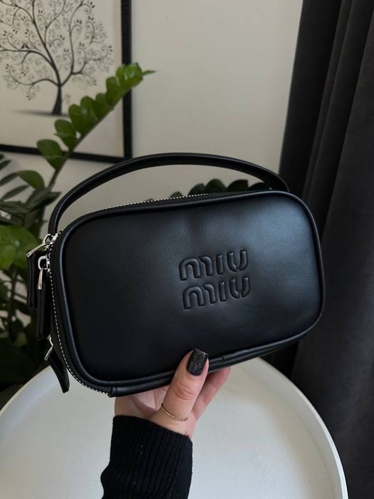 Трендова жіноча сумка з люкс-фурнітурою та зручними відділеннями